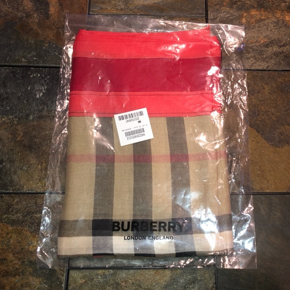 NWT Authentic Burberry Vintage Check Scarf - Picture 9 of 11